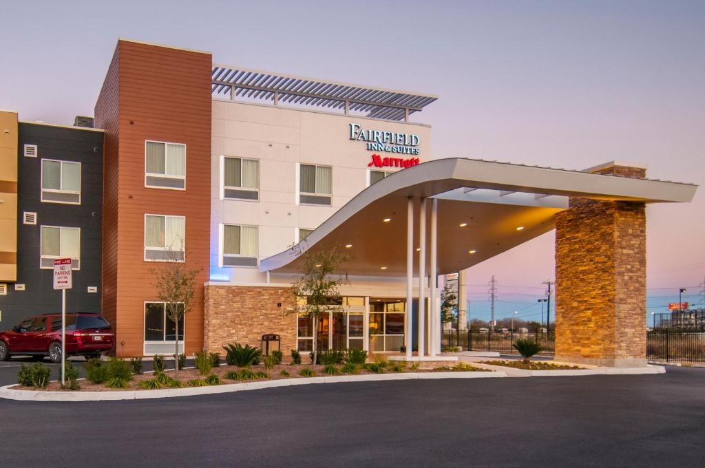 Fairfield Inn & Suites by Marriott San Antonio Brooks City Base Main image 1